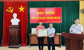 Nhận bằng khen của trung ương hội khuyến học Việt Nam