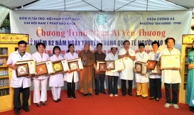 Hội Nam y Việt Nam khám bệnh miễn phí, tặng quà cho 650 người cao tuổi ở phường Tân Hưng