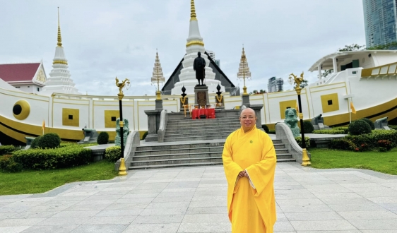 Thăm quan chùa Wat Yannawa: Chùa Thuyền (Chùa Xá Lợi) – Ngôi chùa hình thuyền linh thiêng ở Thái Lan